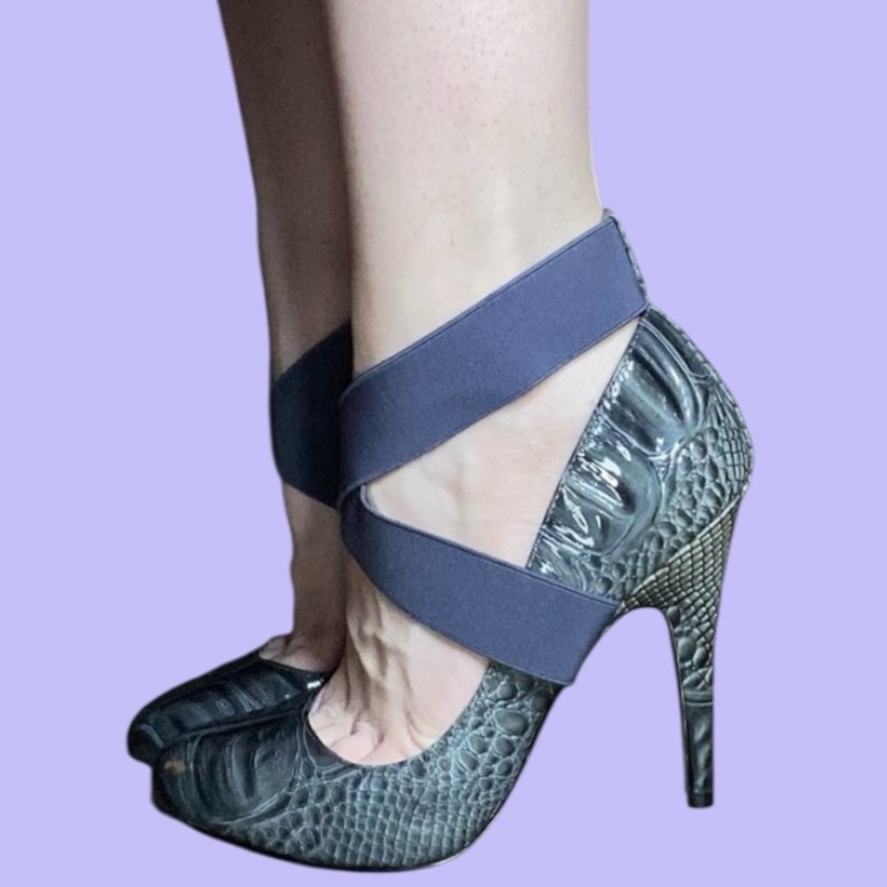 ❗️SALE Paris Hilton Early 2000s Y2K Gray Crocodile Skin Strap Heels